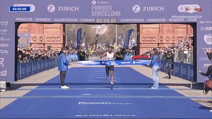 Podio categoría masculina ♂️ del <a href="/maratobarcelona/">Zurich Marató Barcelona</a> 

🥇 Tadesse Abraham 🇨🇭 - 2:05:00
⭐ Récord de la prueba ⭐

🥈 Collins Kipkirui Kipkorir 🇰🇪 - 2:06:43
🥉 Edmond Kipngetich 🇰🇪 - 2:07:20