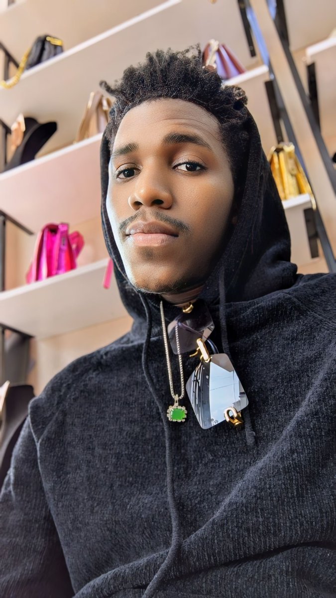 ibravendettaa's tweet photo. May Allah be with you! May you be blessed with happiness and prosperity happy Ramadana to all my Muslim people may Allah bless you with the knowledge that enlightens you https://t.co/VHkCqoomMS