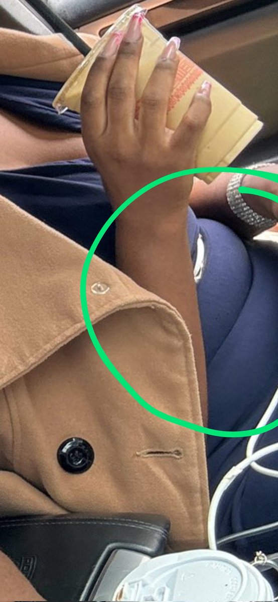 Asamoh_'s tweet photo. Don’t date older woman - Amerix 

@KhalifKairo - Age is just another 👇🏿 https://t.co/reOZ181Gc3