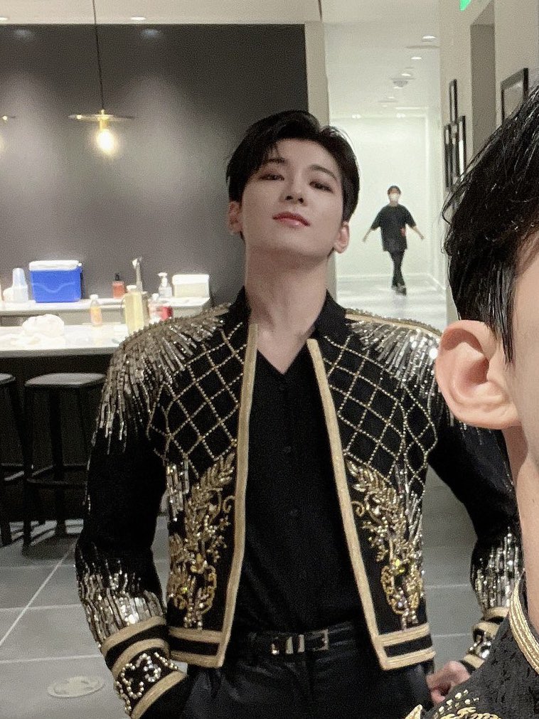 shushijisoo's tweet image. WHAT DO U WANT FROM ME