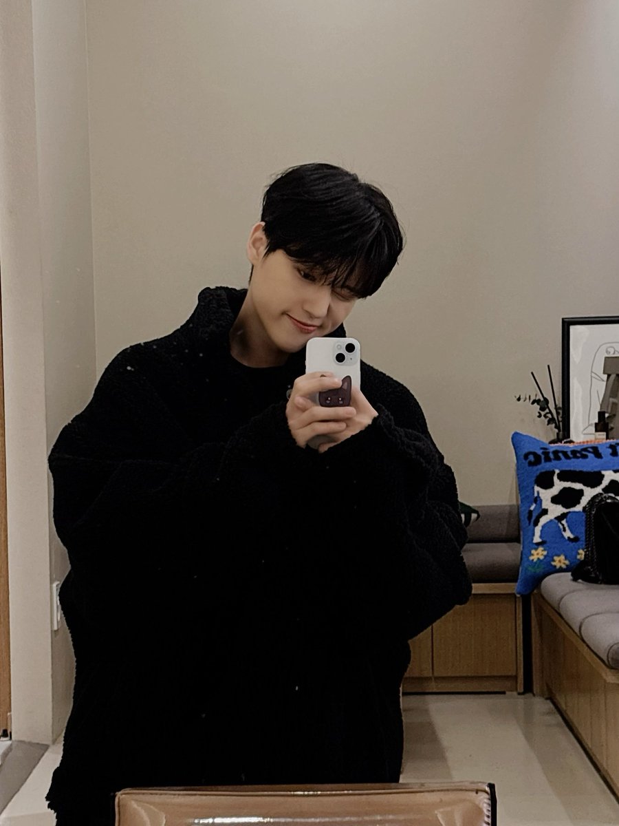 lemmonnamu's tweet photo. WOOYOUNG Lotteria Menu: 🗂️
#ATEEZ #에이티즈 #우영 #WOOYOUNG 

🍔 사각새우더블버거 / Square Shrimp Double Burger
ㄴ https://t.co/WbIJVTi5pm
🍟 양념감자 / Seasoned Deep-fried Potatoes
ㄴ https://t.co/QgzCDSg9aq
🧀 롱치즈스틱 / Long Cheese Stick
ㄴ https://t.co/9iHQx6aLFv

#손민수 https://t.co/PKuv0fc8l2
