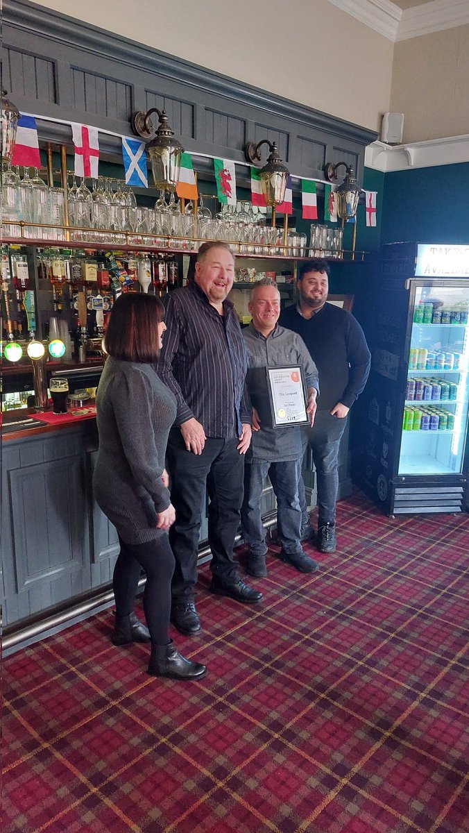 It was good to visit our next door neighbours @DoncasterCAMRA as they presented their Pub of the Season award to the excellent Leopard pub. Interesting to learn that the Leopard served the last ever pint of the original Barnsley Bitter.