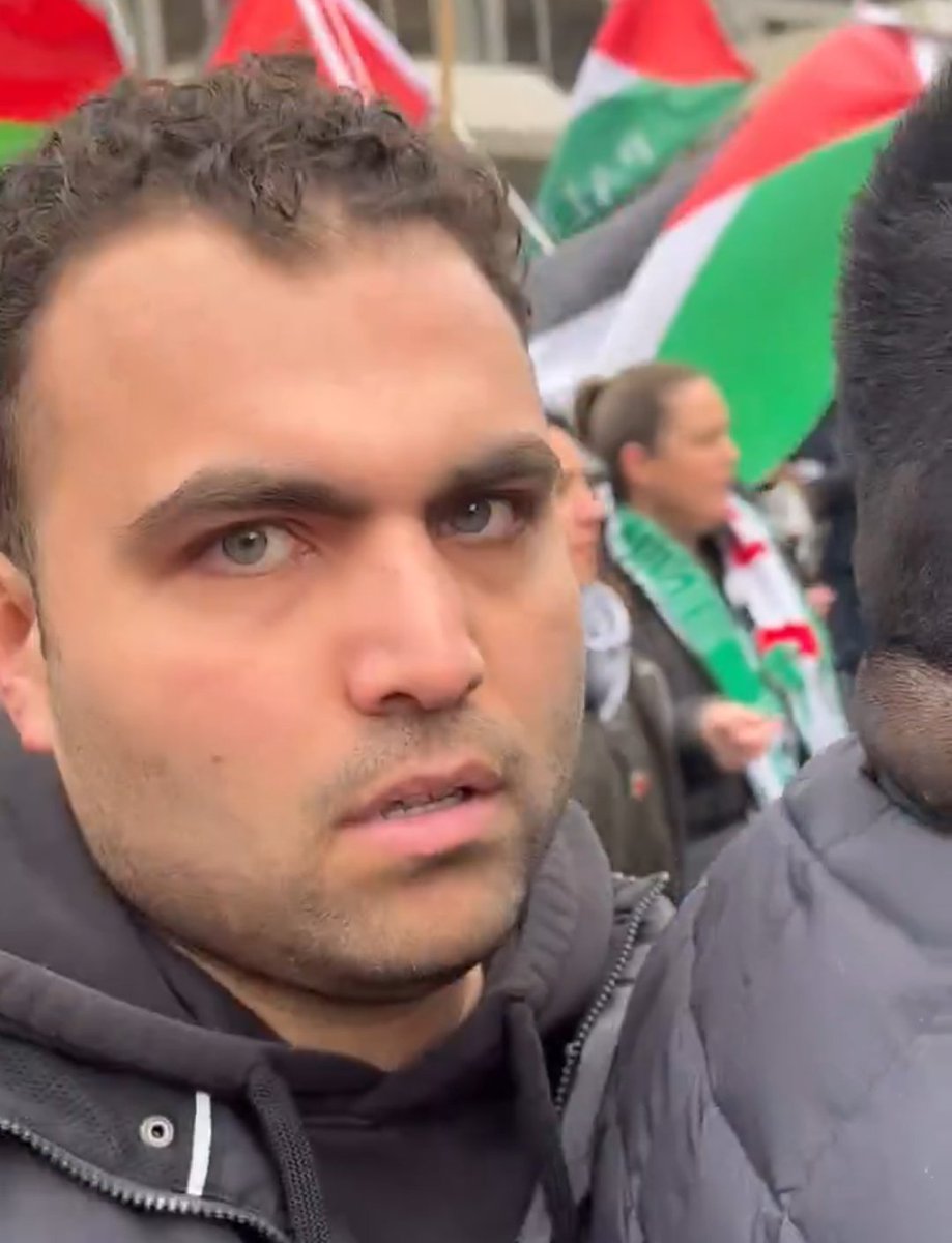 daveatherton's tweet photo. This is the man who allegedly assaulted @GhorbaniiNiyak who was carrying a "Hamas are terrorist" sign &amp; arrested by the police. 

Let's make him famous. https://t.co/flmGLUR1df