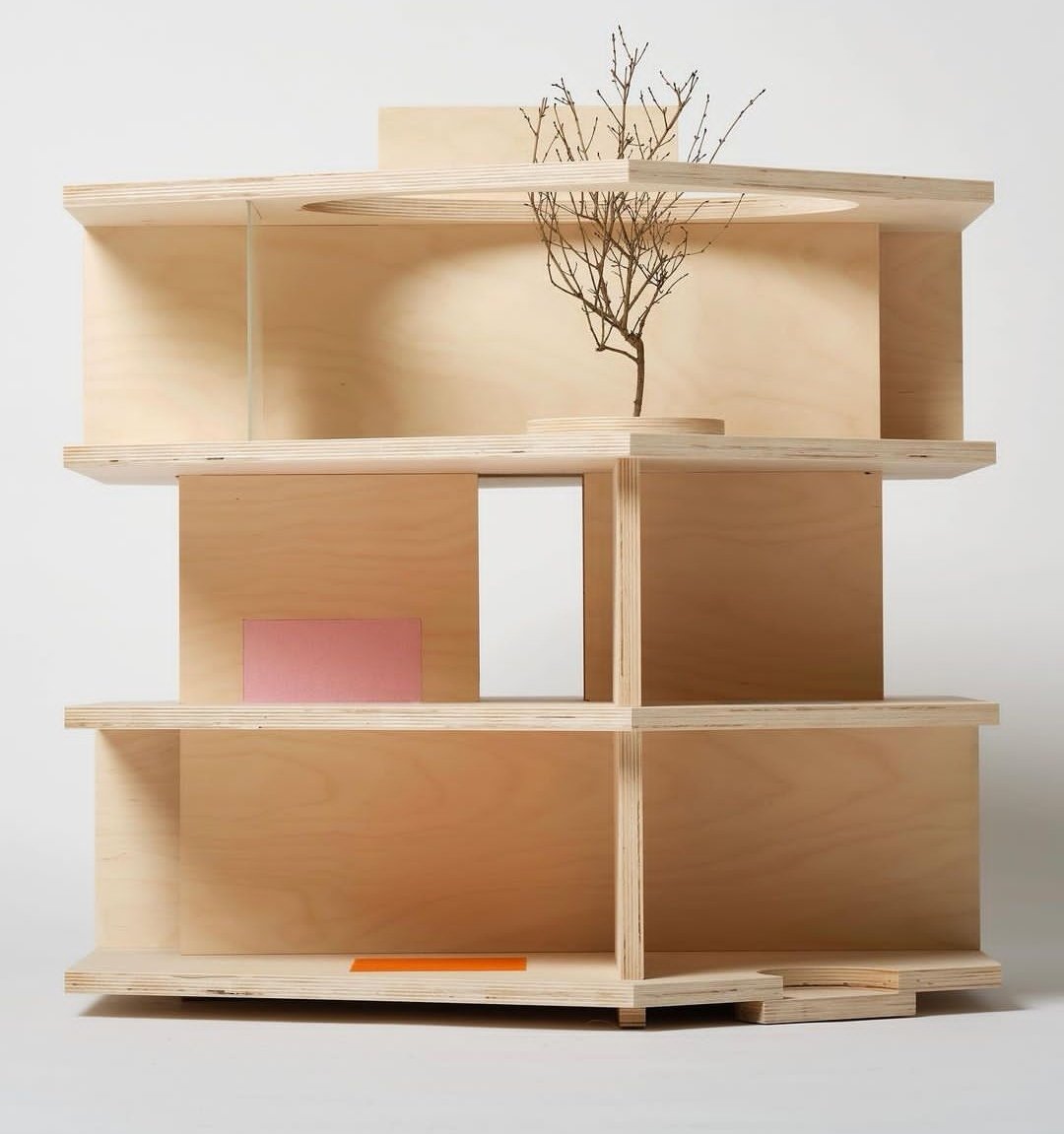 'Wander house' 
.
Van Marcel Lok_architect
.
Een poppenhuis waarin de beweging door de ruimte een vierde dimensie toevoegt.
. 
VEILING 18 mei 2024 Autotron in Rosmalen
Voor kinderen als Sverre* en Imre*
. 
@marcellok_architect