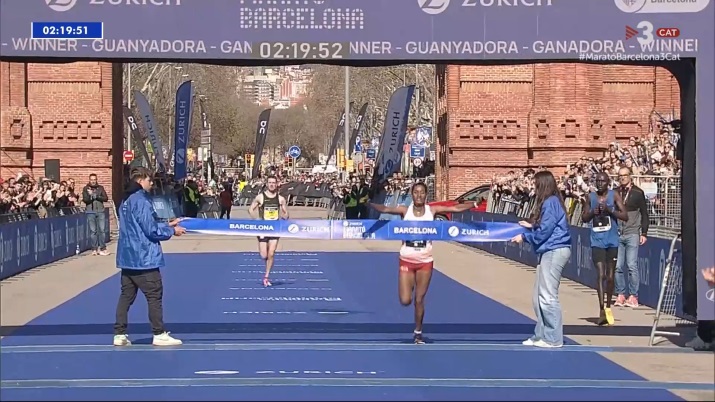 Podio categoría femenina ♀️ <a href="/maratobarcelona/">Zurich Marató Barcelona</a> 

🥇 Degitu Azimeraw 🇪🇹 – 2:19:51
🥈 Shuko Genemo 🇪🇹 –  2:21:35
🥉 Meseret Dinke 🇪🇹  – 2:22:58