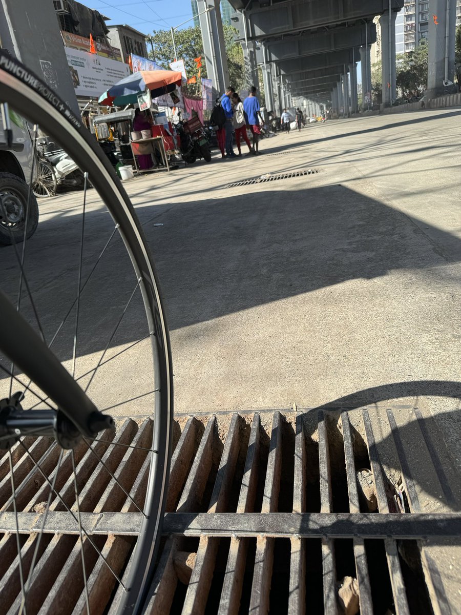 <a href="/mybmc/">माझी Mumbai, आपली BMC</a> 
New cement road between malad and Kandivali Link Road has drain covers that is death trap for cyclists tyre. Please do something about it. <a href="/nitin_gadkari/">Nitin Gadkari</a>