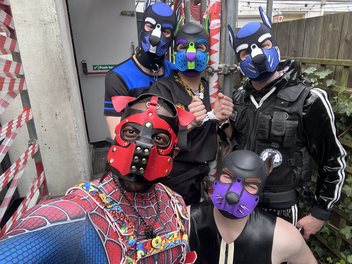 PupAlphaJay's tweet photo. When Pups in the Netherlands come out to play there will be laughs and cuddles. 

And @pup_tesla will be handcuffed and tickled 🐶🇳🇱

Thank you #BarkandPlayNL for organizing the regional pups. https://t.co/CNi8YKNXP1