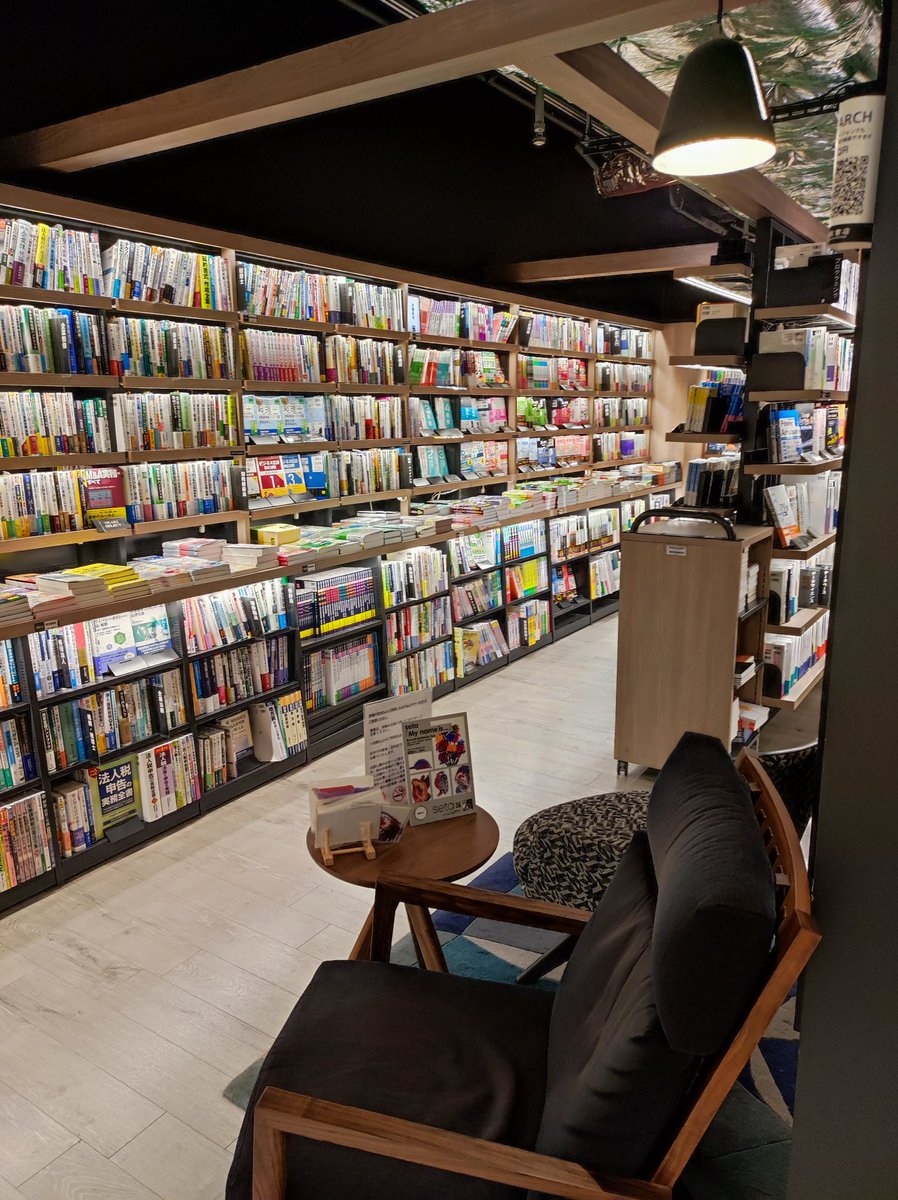 rsci_MT's tweet photo. The beauty of a Japanese book store https://t.co/lWAwYv5S4Y