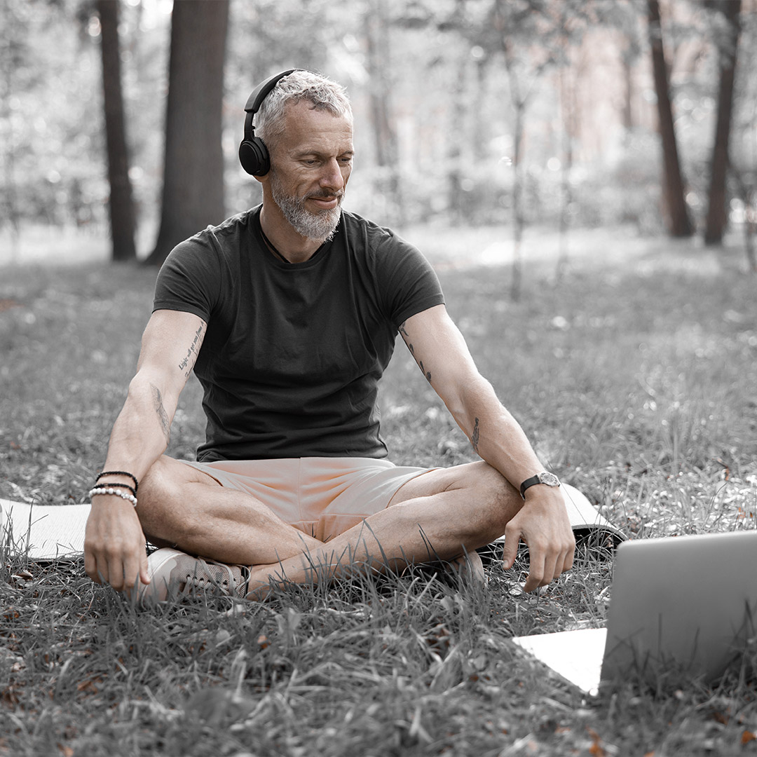 trainfitnessint's tweet image. Discover the link between tranquillity and improved cognitive performance with practical tips for a more effective study routine. Perfect for enhancing retention in fitness education. Read more: train.fitness/personal-train…  🍃 #LearningTips #Mindfulness #StudyBetter
