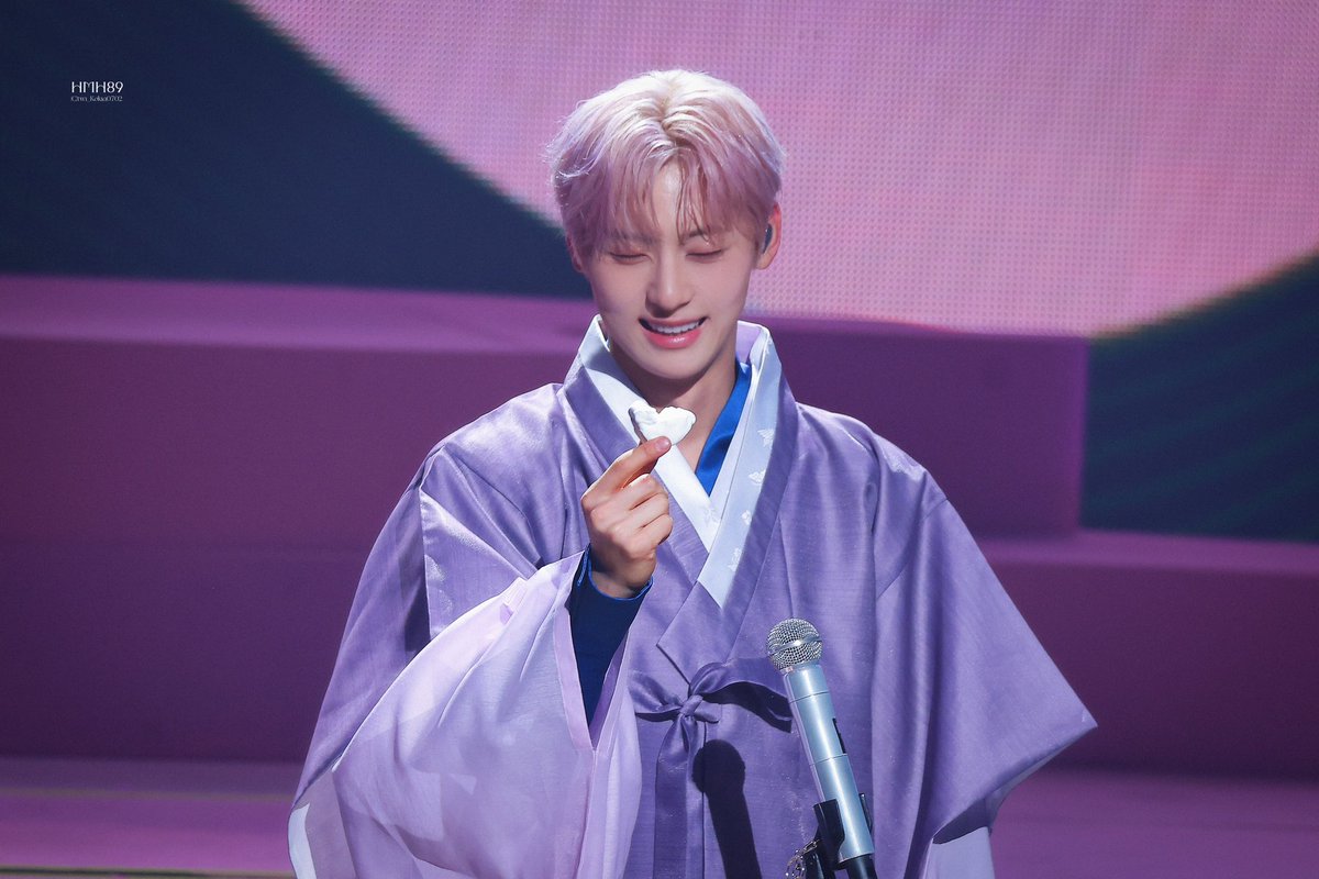 240310
2025 새해 복을 많이 받으세요
#황민현 
＃HWANGMINHYUN