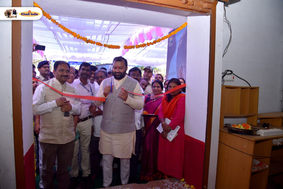 ManojGoelBJP's tweet photo. With an aim to increase the production capacity of National Flags to meet the growing demand of National flag across the country, New National Flag Production Unit was inaugurated at #Dharwad Taluka Garag Kshetryia Seva Sangh (DTGKSS), Garag.  

#Kvic
#Khadi 
#ChairmanKVIC
#ManojGoel
#TeesriBaarModiSarkar
#AbkiBaar400Paar
#PMModi
#KhadiforNation
#KhadiforFashion
#AatmanirbharBharat
#NationalFlag
#Tiranga
#Karnataka