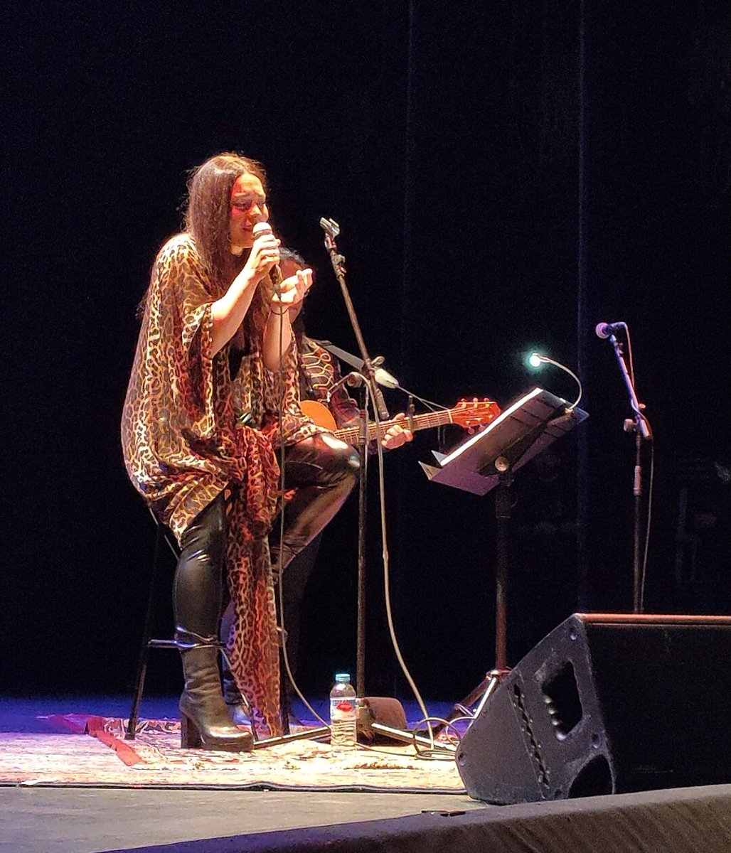 AinhoaOficial's tweet photo. Eskerrik asko #Irun, gracias compañeras, gracias #PabloPinilla.
¡Qué placer tocar en mi tierra tan bien acompañada!
#LaMúsicaSeHizoMujer
#Gipuzkoa #Mujeres #Cantautoras https://t.co/CYDZeeTa0j