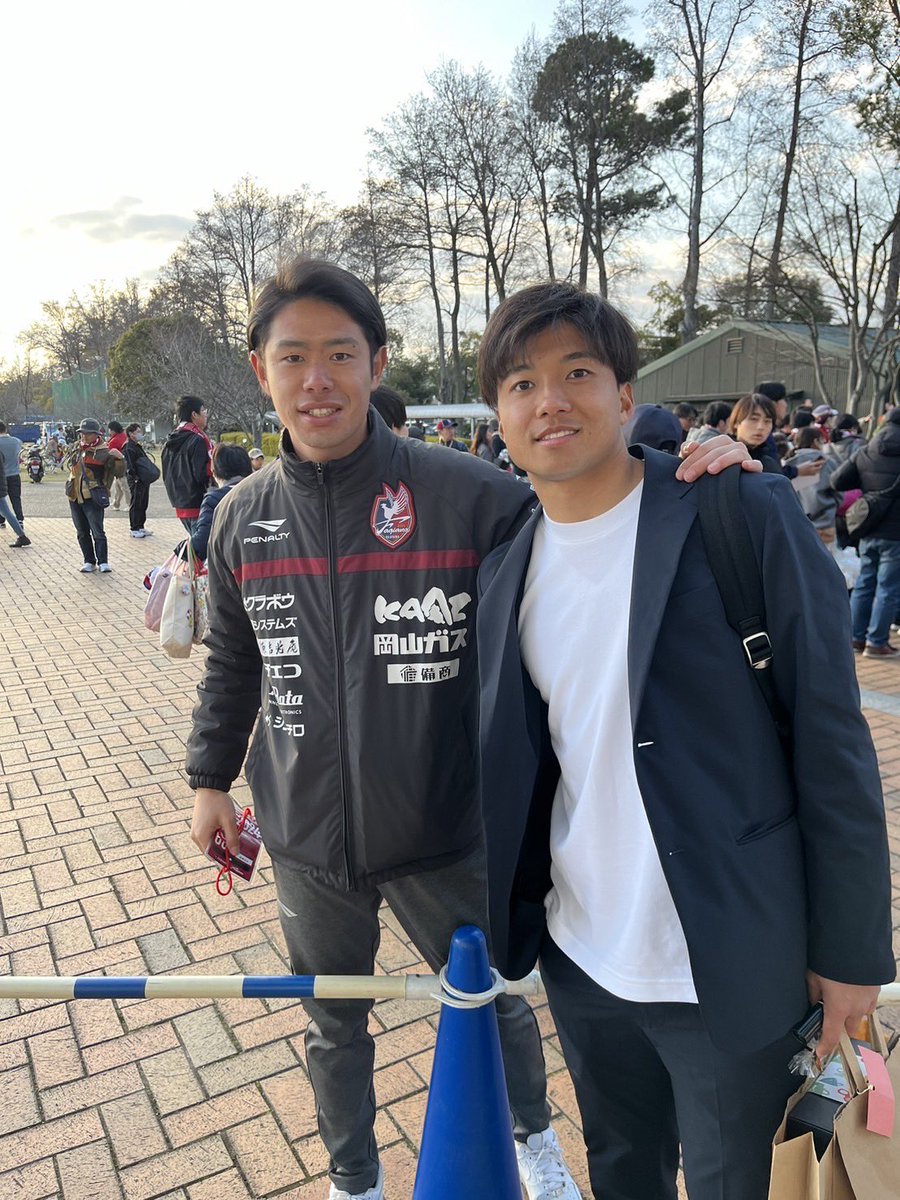 選手とスタッフで立場は違いますが高校時代のチームメイトと再会できました。

いつか一緒に仕事ができる日を楽しみにしてます。笑

vamos大和！

#ファジアーノ岡山
#レノファ山口
#若月大和