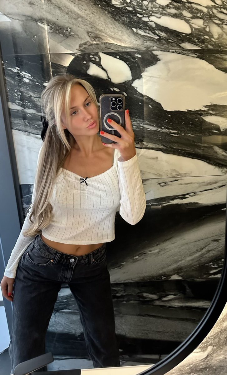 balticbabee's tweet photo. Got a spray tan and I’m feeling gooood https://t.co/SsLiIDxwvY