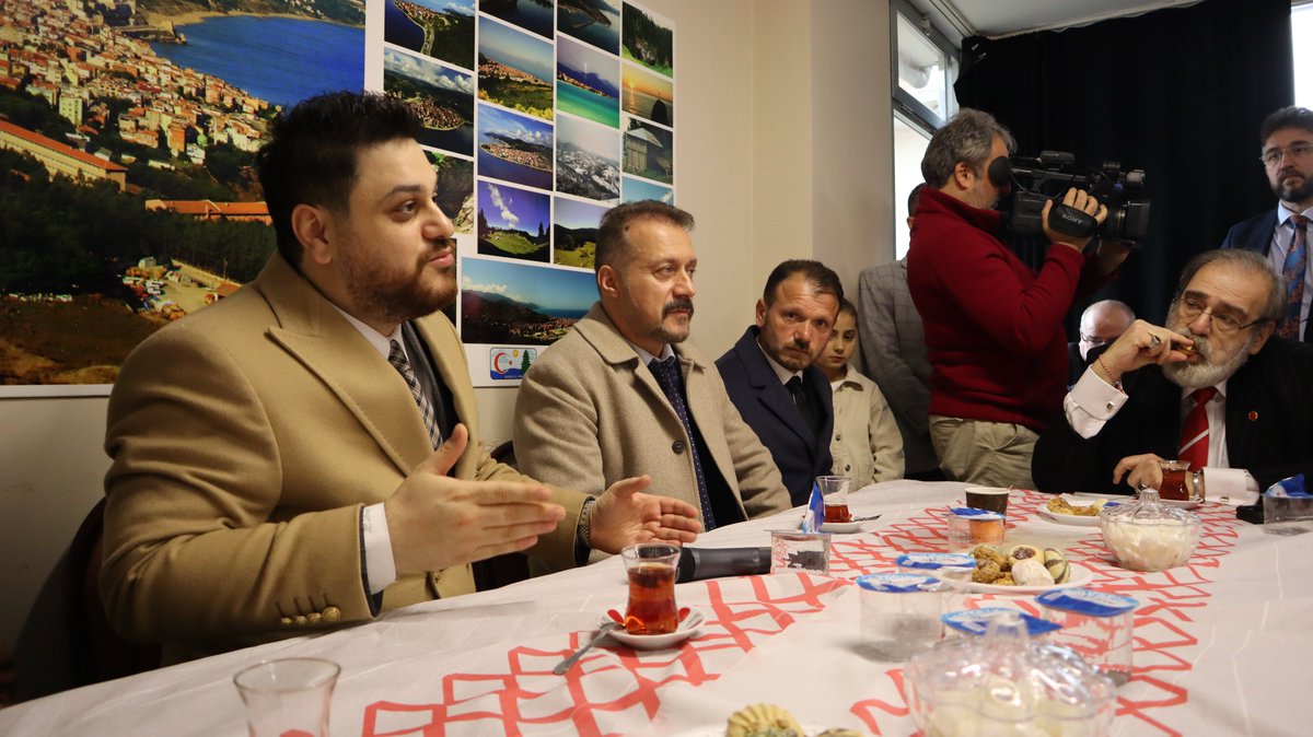 btpkocaeli's tweet photo. Genel Başkan Hüseyin Baş'ın Kocaeli Darıca Sinoplular Derneğini ziyareti...
#btp
#hüseyinbas
#kocaeli
#darıca
#sinoplular
#aday
#seçim2024
#ziyaret https://t.co/BtBfjTL5vk