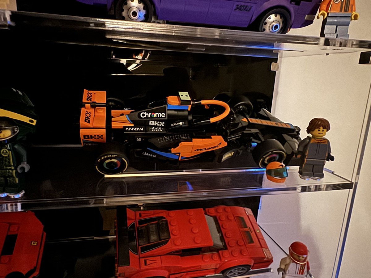 Amkasa25's tweet photo. @LEGO_Group @McLarenF1 Got it, built it, displayed it. There has been a gap on that row for a while! https://t.co/Qdv3y7eXk4