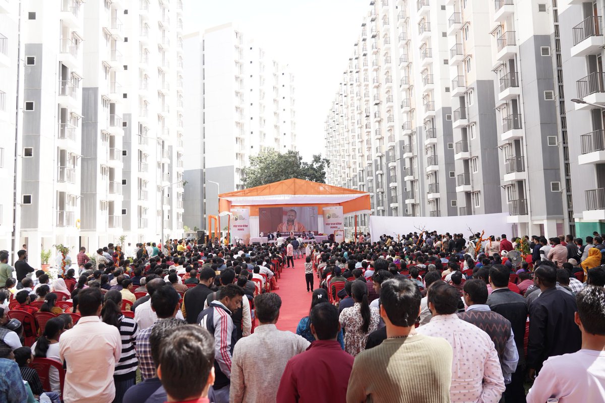 daynulmfzd's tweet photo. Today, Hon'ble Prime Minister Shri @narendramodi inaugurated the #LightHouseProjects in Lucknow.
#PMAYUrban #HousingForAll #GHTCIndia #LHPs #LightHouseProjects #LHPLucknow #TransformingUrbanLandscape https://t.co/S863mGLuLb