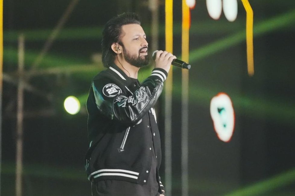 NewsLog's tweet photo. Atif Aslam set ParkView Downtown Ablaze with an Electrifying Performance last night.
#ParkViewDowntown #AtifAslamConcert #Islamabad https://t.co/o64Vh03ZoX