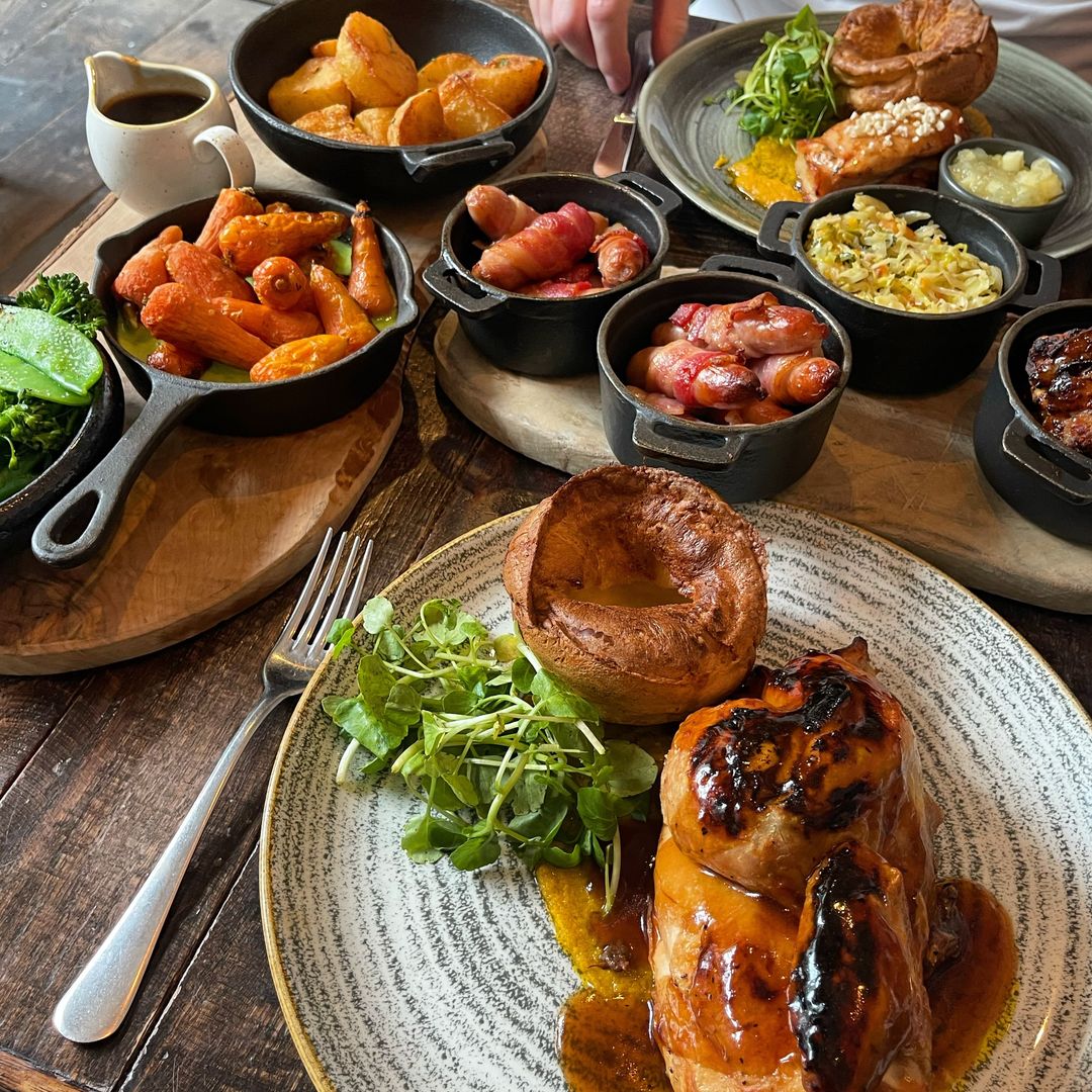 We're raising a glass this Mother's Day to all the special figures celebrating…and what better way than a Roast at The Botanist? 💚🥂⁠ ⁠ Don't worry if you missed out, as a our delicious Roasts are available every Sunday for those IOU moments! 😉⁠ ⁠ (📷: @chloesfoodspots)