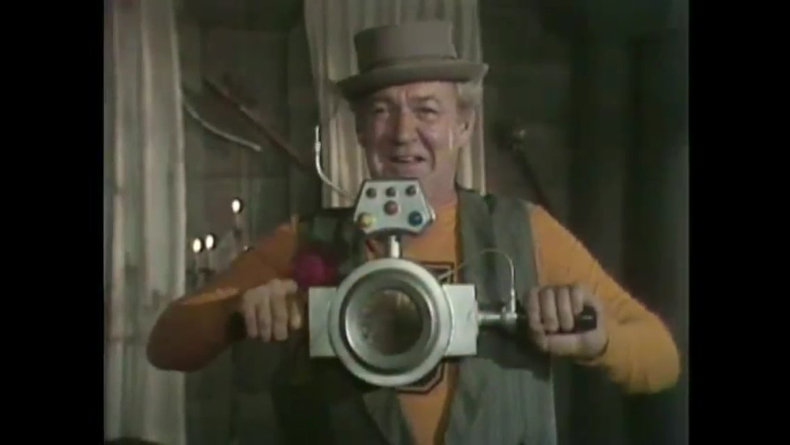 October6G's tweet image. Whose #Dematerializer better in original #Ghostbusters?:
Jake Kong in 1975
Jake Kong Jr. in the #80s 

Apples and oranges compared to 1984 Ghostbusters and its animated show.  They paid #Filmation to use the name.