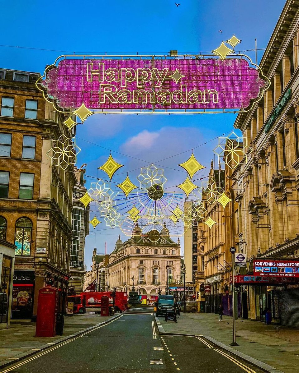 Ramadan lights have been put up in London 🤩

📷 IG/mimirose36