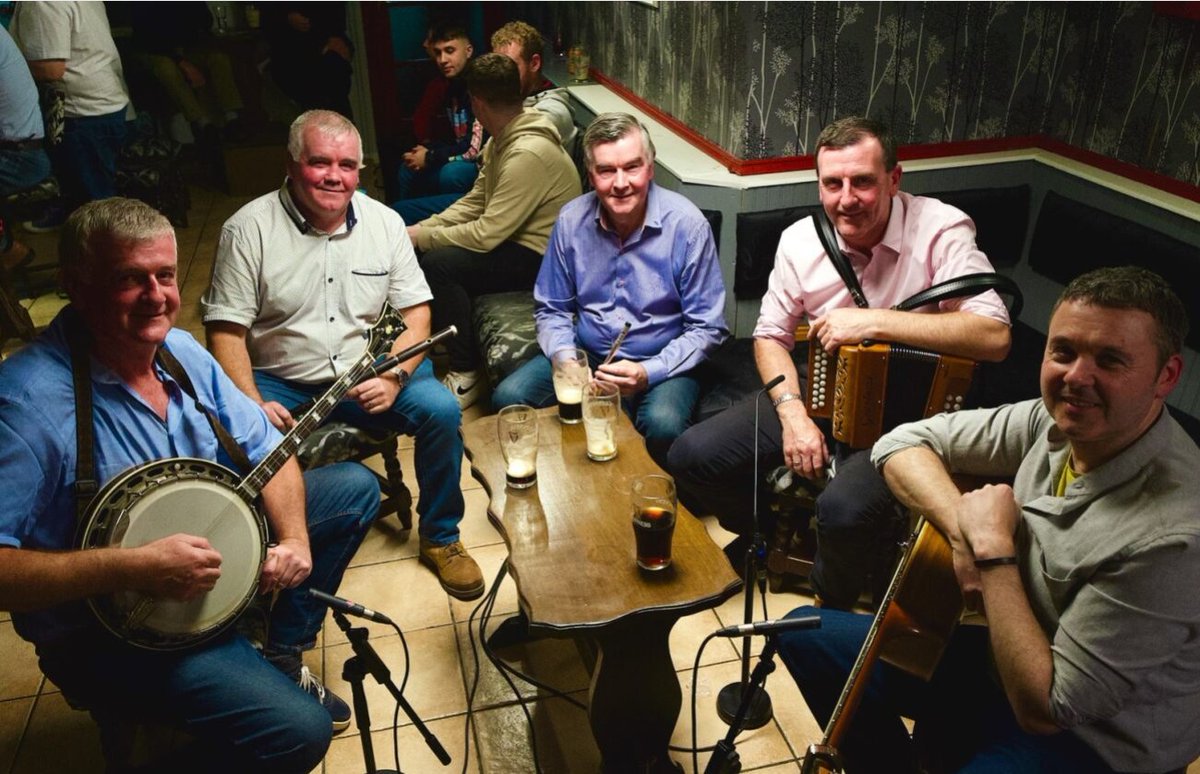 🎻 <a href="/geantraitg4/">Geantraí</a> | <a href="/TG4TV/">TG4</a>
🔔 Anocht ~ Tonight @ 22.30

Beidh Geantraí in Boland's, Mullach na Síodh i gcontae Ros Comáin anocht! Tar linn do sheisiún bríomhar 🎶