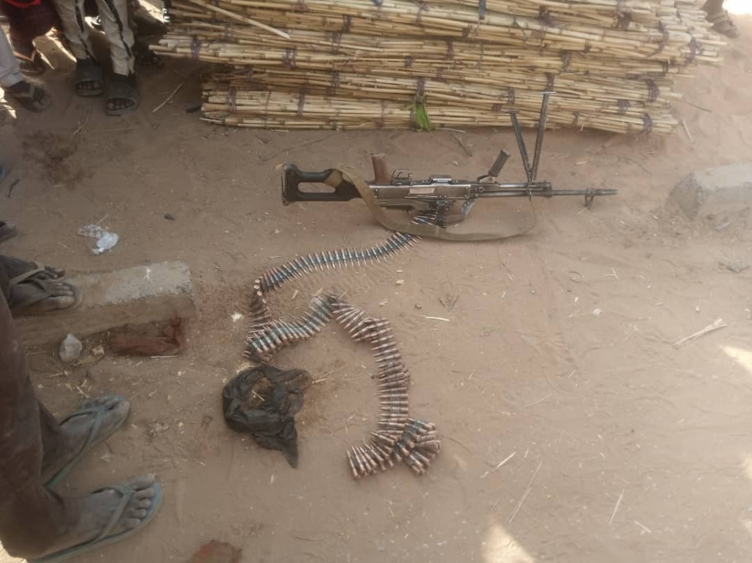 ighazer's tweet photo. #Niger | 🔥 | #Insécurité | Tillabéri
🟥 Hier, samedi 9 mars 2024, suite à une attaque terroriste à #Bonkoukou dans le département de #Filingué, région de #Tillabéri, des individus à bord de plus de 10 motos ont attaqué l'agence Zeyna et la station Babati.
Le bilan du côté des victimes est le suivant :
- Deux (2) civils blessés
- Un (1) policier de la CMCF blessé, évacué sur Niamey
- Une (1) station incendiée
Du côté des assaillants :
- Une (1) moto récupérée
- Une (1) arme collective M80 et une bande de cartouches récupérées
- Un (1) ennemi mis hors d'état de nuire par la population, selon des sources locales)
- Les autres ont pris la fuite.