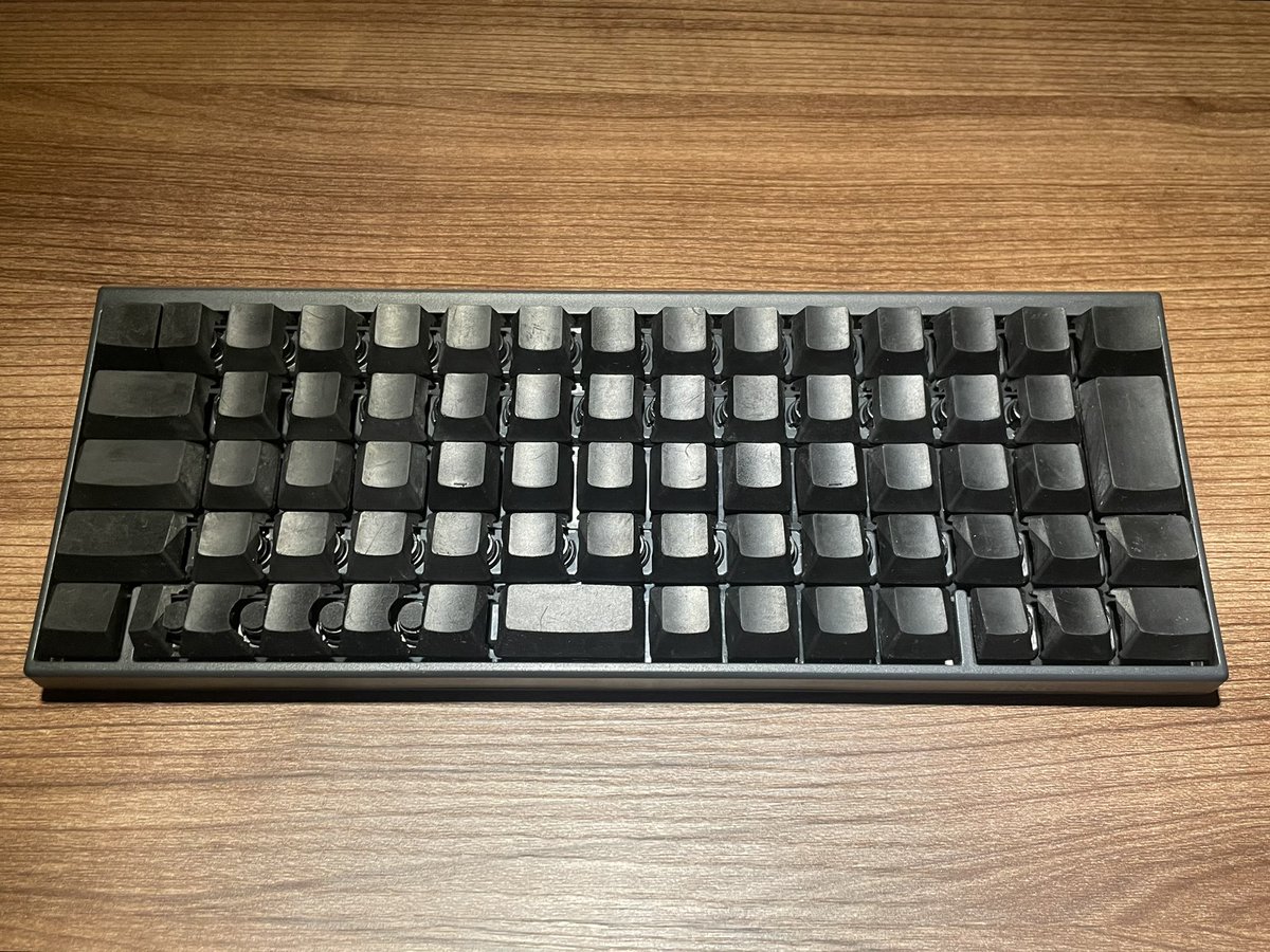 Leo_keeb's tweet photo. ちょっと何言ってるか分からないと思うんですけど、

HHKBをオーソリニ��化するキーキャップを作りました。 https://t.co/rPtmDmT1Rl