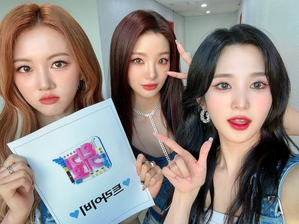SongsunBrasil's tweet photo. 📸 Atualização da Songsun junto com a Kelly e Jia!!

“Fadas da notificação de hoje 🧚 Song🐹 Kel🦥 Jjia🦜
true~ adivinhe quais são os nossos looks para hoje?
Se você estiver curioso, assista à transmissão do SBS Inkigayo‼️”

#SONGSUN #TRI_BE @tribedaloca https://t.co/E57Sx2E6sk