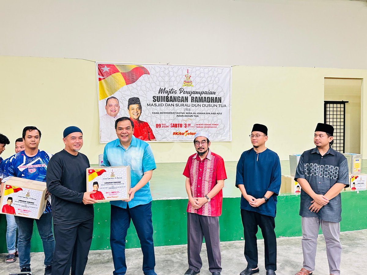JohanAbdAziz's tweet photo. Majlis Penyampaian Sumbangan Ramadhan kepada Masjid dan Surau yang terdapat di dalam DUN Dusun Tua telah diadakan di Dewan Orang Ramai, Taman Sri Nanding.

Semoga sumbangan ini sedikit sebanyak dapat membantu persiapan di dalam menyambut bulan Ramadhan yang bakal tiba bagi setiap Masjid dan Surau; insya Allah