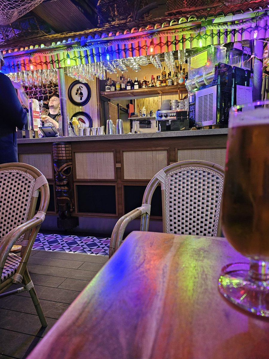 NEWCASTLECITYU1's tweet image. Welcome to bar 292 Friki Tiki. 5.40 Mahou. Owed by No28. #allthebars #nufc