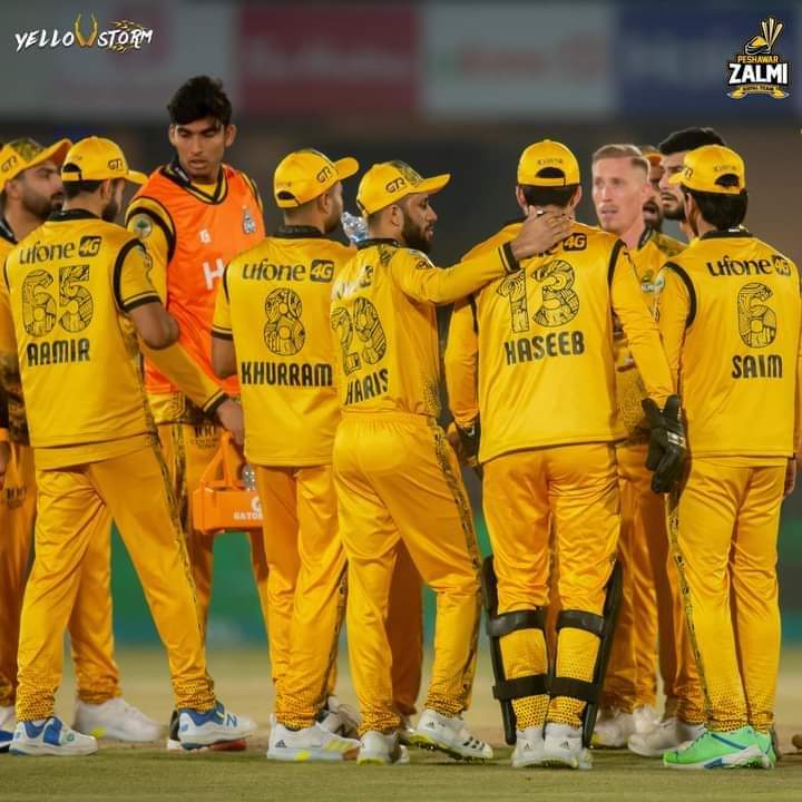 فین بنو تو اس ٹیم کے جو آ خر تک اپنی سپورٹر کو مایوس  نہیں کرتا 🥰🥰🥰
بھلے لاہوریوں 😛