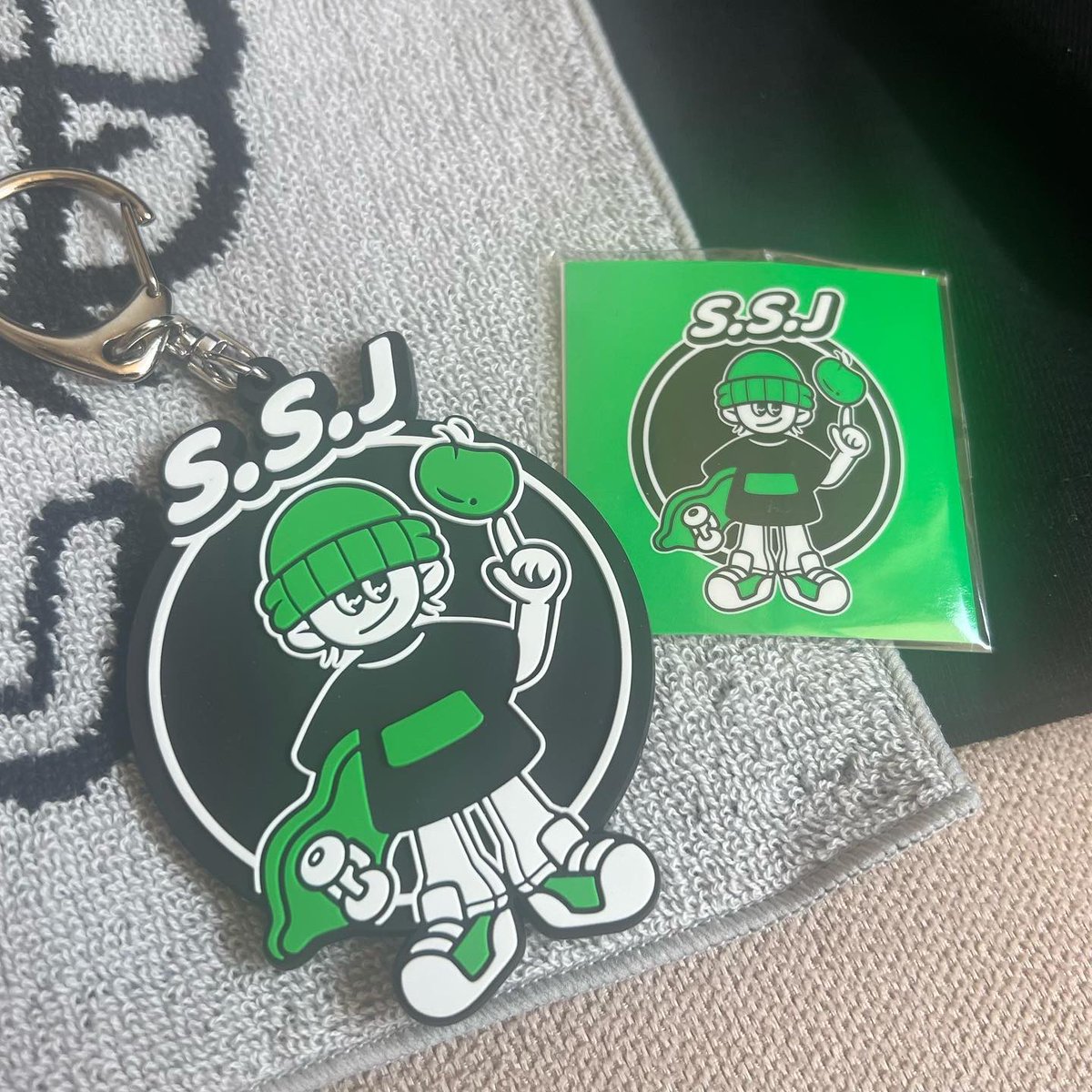 yunico_art's tweet photo. 3/5.9.10開催の志尊淳さんファンミーティングイベント【S.S.J 2024】、グッズのキャライラスト「ちびじゅん」を描かせて頂きました。

かねてからテレビや映画等の色んな媒体でお見かけしていた志尊淳さんのグッズに携わらせて頂くことが出来てとても光栄です。

#ssj2024 
#志尊淳 さん
#ちびじゅん https://t.co/Hia6MzfjJP