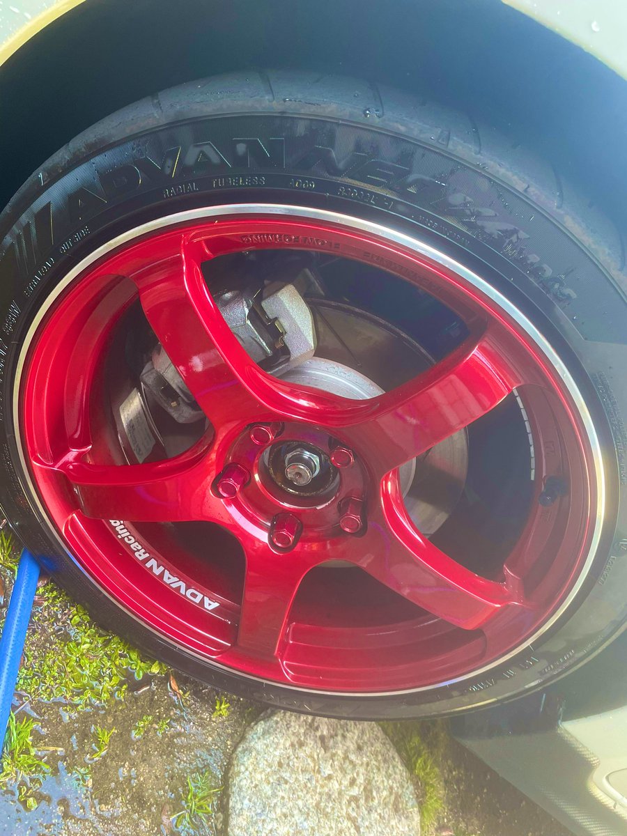 Rin_zc33s's tweet photo. 納車以来の綺麗さになりました✨✨
#スイスポ #スイフトスポーツ #SWIFT #SWIFTsport #ADVAN #ADVANRacing #TC4 #キャンディレッド #CandyRED #車好き https://t.co/FOPXWD2Plz