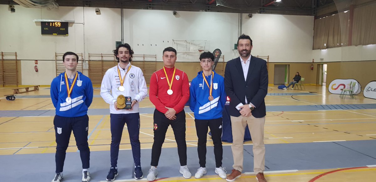 𝗖𝗮𝗺𝗽𝗲𝗼𝗻𝗮𝘁𝗼 𝗱𝗲 𝗘𝘀𝗽𝗮𝗻̃𝗮 𝗦𝘂𝗯𝟮𝟯🤺🇪🇸

Estos son nuestros campeones de sable masculino🏆🏅

1. <a href="/SMadrigalPodium/">Santiago Madrigal de Rioja</a> SAV-V
2. Joaquín Gonzalez Carvajal 
3. Mateo Bugialli y Jaime Echaniz

¡Enhorabuena por tan merecido triunfo!