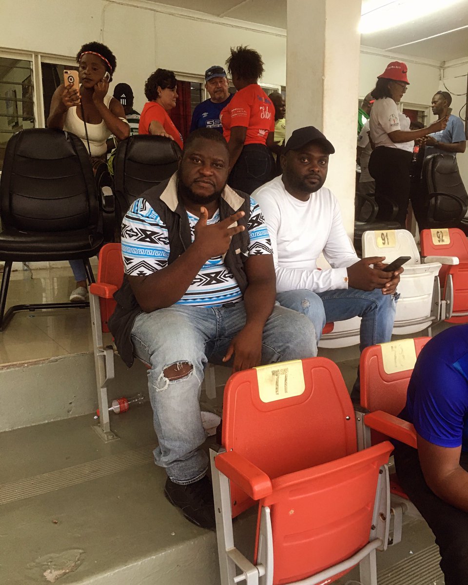 kuxthedon's tweet photo. Went to watch the noisy neighbors yesterday π
#localislakaπͺ ..we β€οΈ ZSL!! https://t.co/Ap64bacEw2