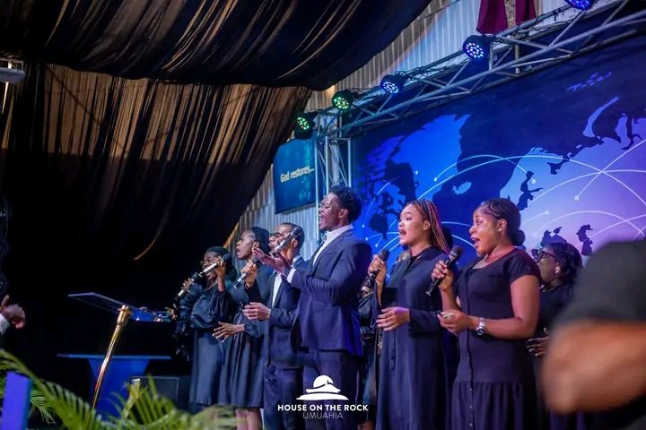 hotrumuahia1's tweet photo. |CHIOR MINISTRATION|
🎼God Restores(Darwin Hobbs)
🎤God restores, God restores
God restores, God restores
He restores my mind, He restores my soul
And with His healing hands, I'm made whole🎶🎶
#Jcmusic
#Christdependence
#Hotrumuahia
#Hotronline
#Hotrservice
#Hotrmedia
#Hotr https://t.co/6THCOmYx19