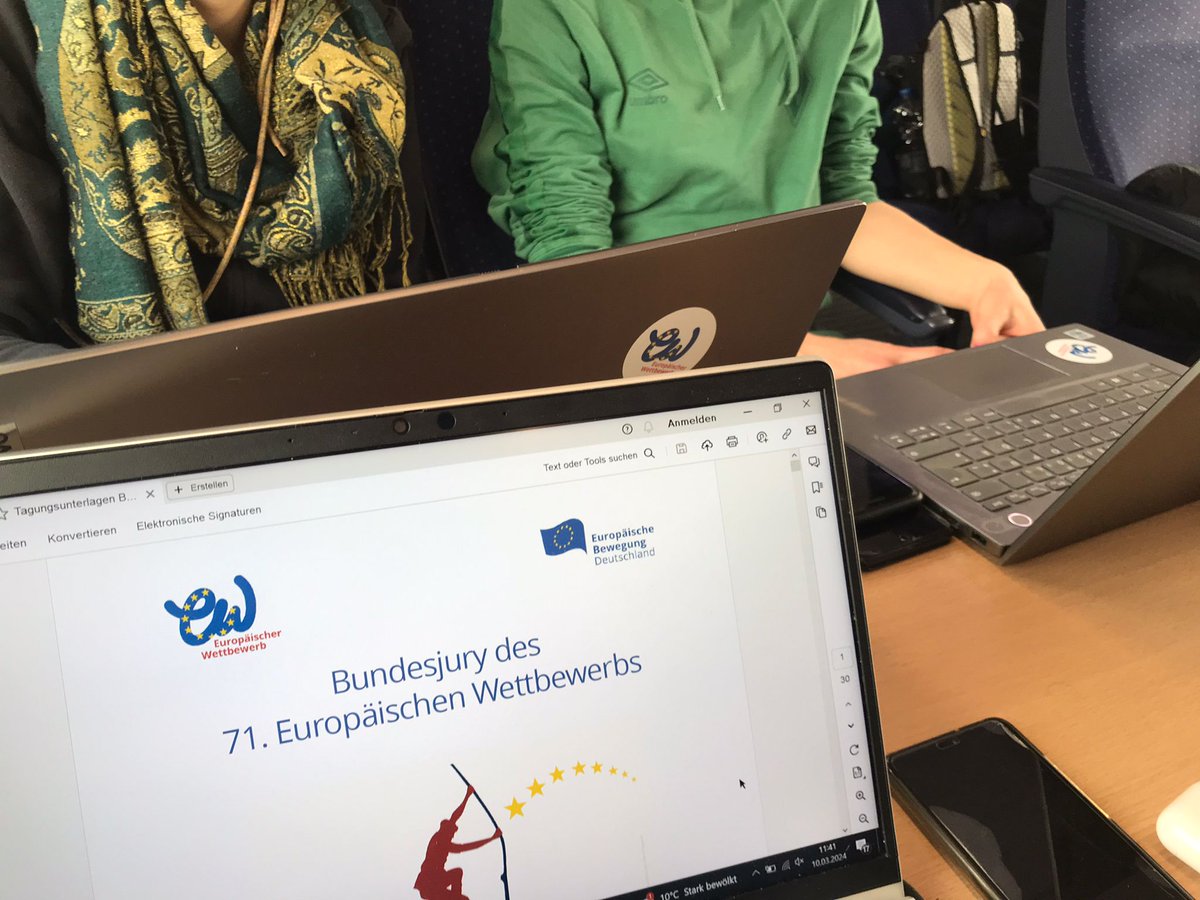 Landesjurys fertig, auf geht's zur Bundesjury! Unter 1664 werden 450 Preise vergeben, darunter auch an die Besten Arbeiten 🏆 Außerdem werden die Aufgaben der nächsten Runde beschlossen. Folgt der spannenden Woche auf unserem Instagram 🙌