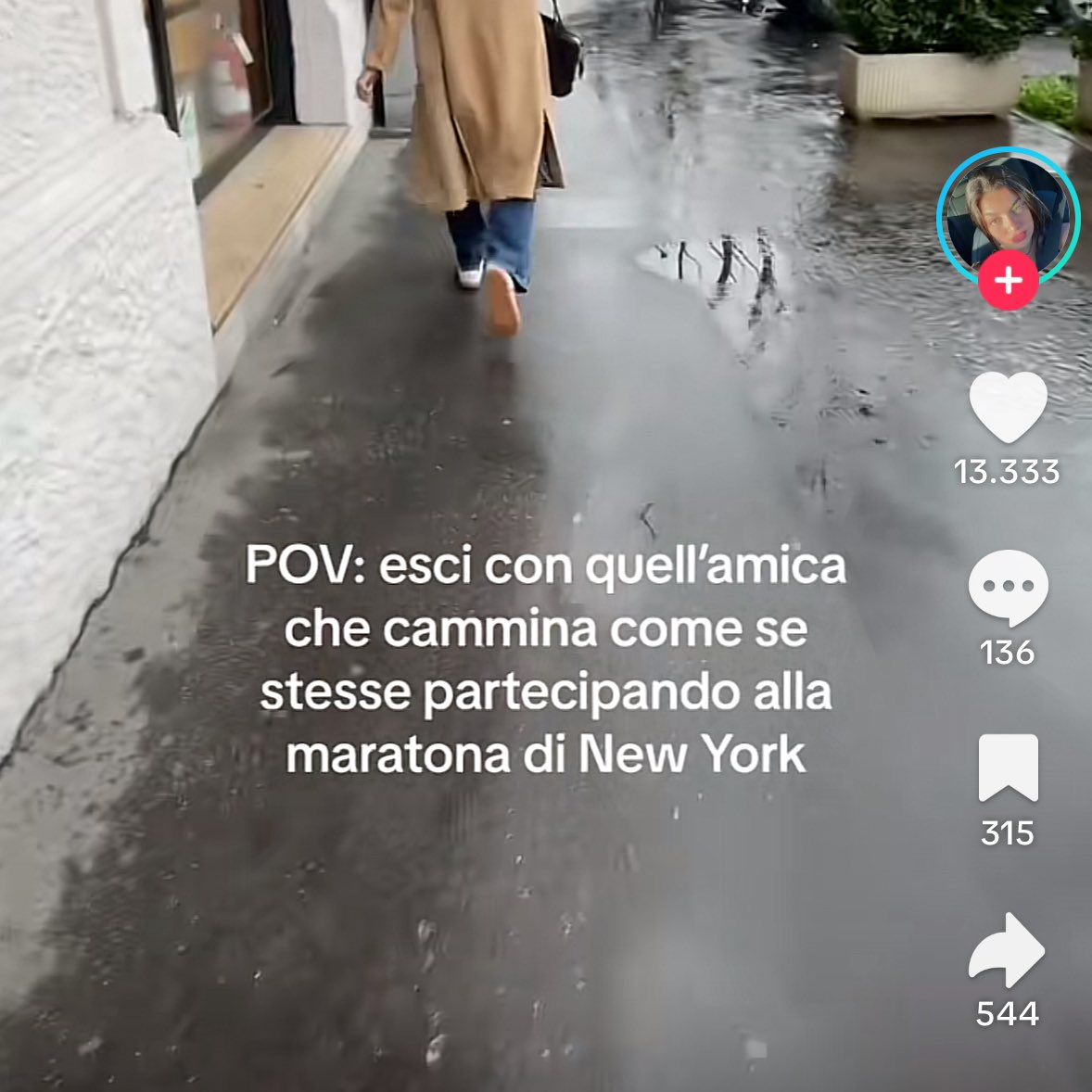 quella ragazza ha un passo normalissimo siete voi che siete delle lumache è straziante aspettarvi ogni 3 metri perché vi mettete tre quarti d’ora a fare un passo