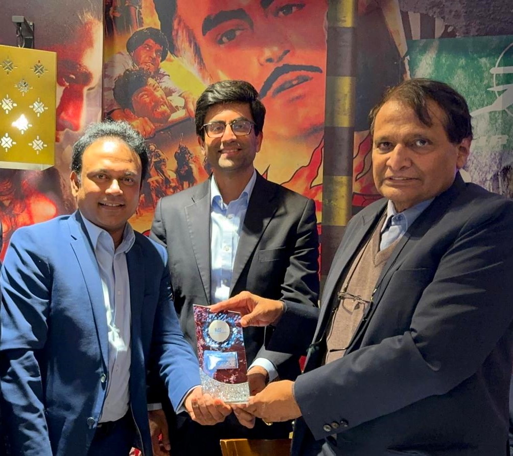 Thank you @InteFoundation & @sureshpprabhu for this Bharat Samman Award for our directors @Georgedesi @PratikEPG for building closer #ukIndia relations at #IndiaWeek 🇮🇳🇬🇧

It was presented amongst 300+ Leicester community leaders from Indian & Nepali communities present💪🏾