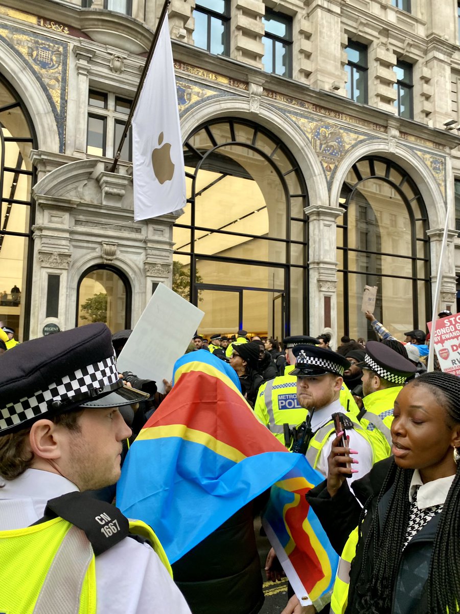 gracedajourno's tweet photo. #FreeCongo London Protest (09/03/2024)
📸: @snappedbykya on instagram
#StandforCongo #CongoIsBleeding #Congo #CongoGenocide https://t.co/lzKjjkSzj7