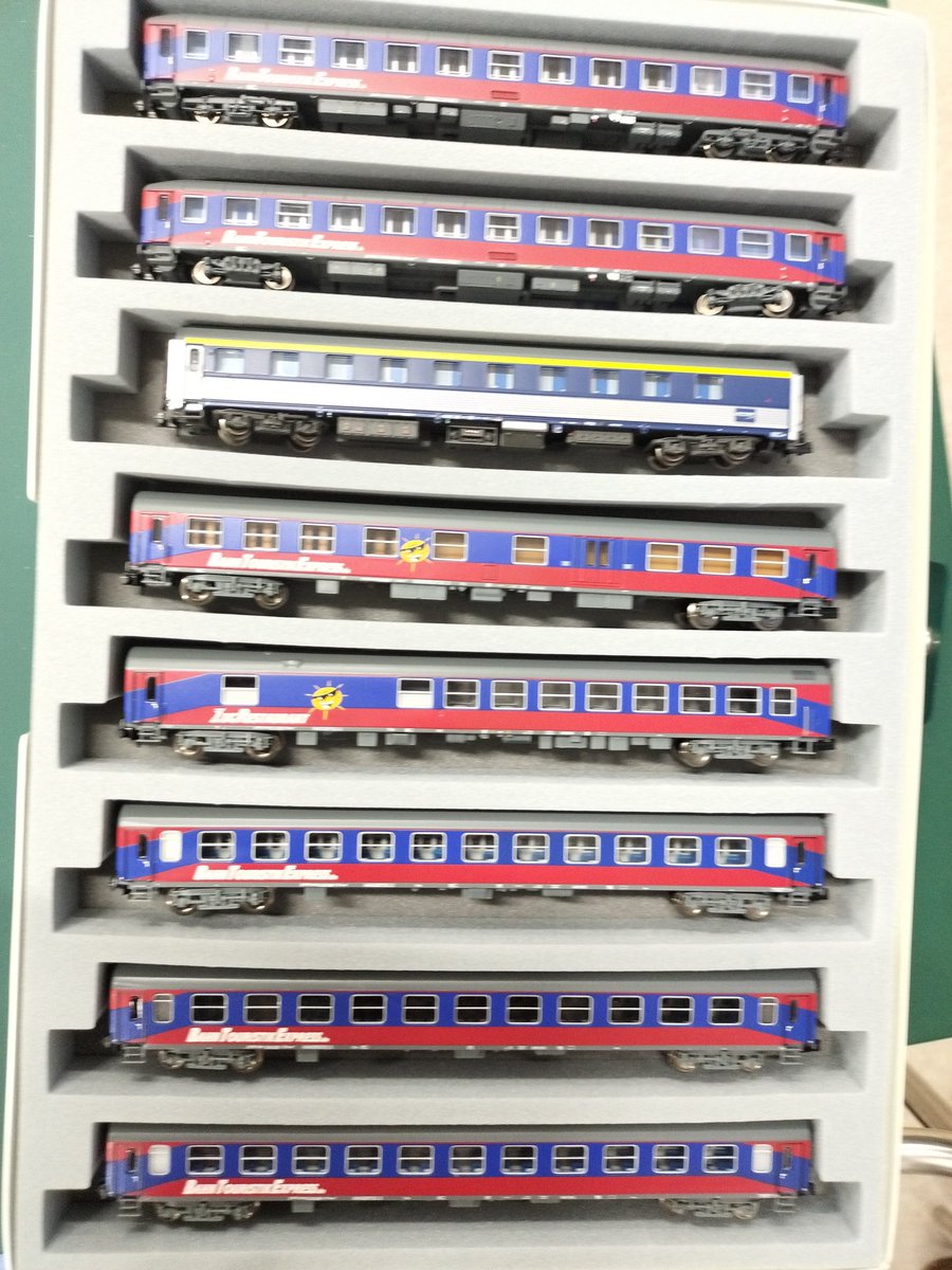 GaredeCornavin's tweet photo. BTE Bahn Touristik Express
LS.MODELS+Arnold 計8両
牽引は、BR232 Ludmilla DB cargo
WLAB30は今シーズンも現役のようです。ESでも活躍。
#BahnTouristikExpress
#spurN
#echelleN
#欧州型Nゲージ https://t.co/vDIUGKKTZV