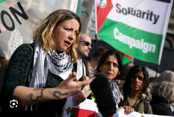 Charlotte Church.
Contender for the British woman of the year award? #PalestineLivesMatter
