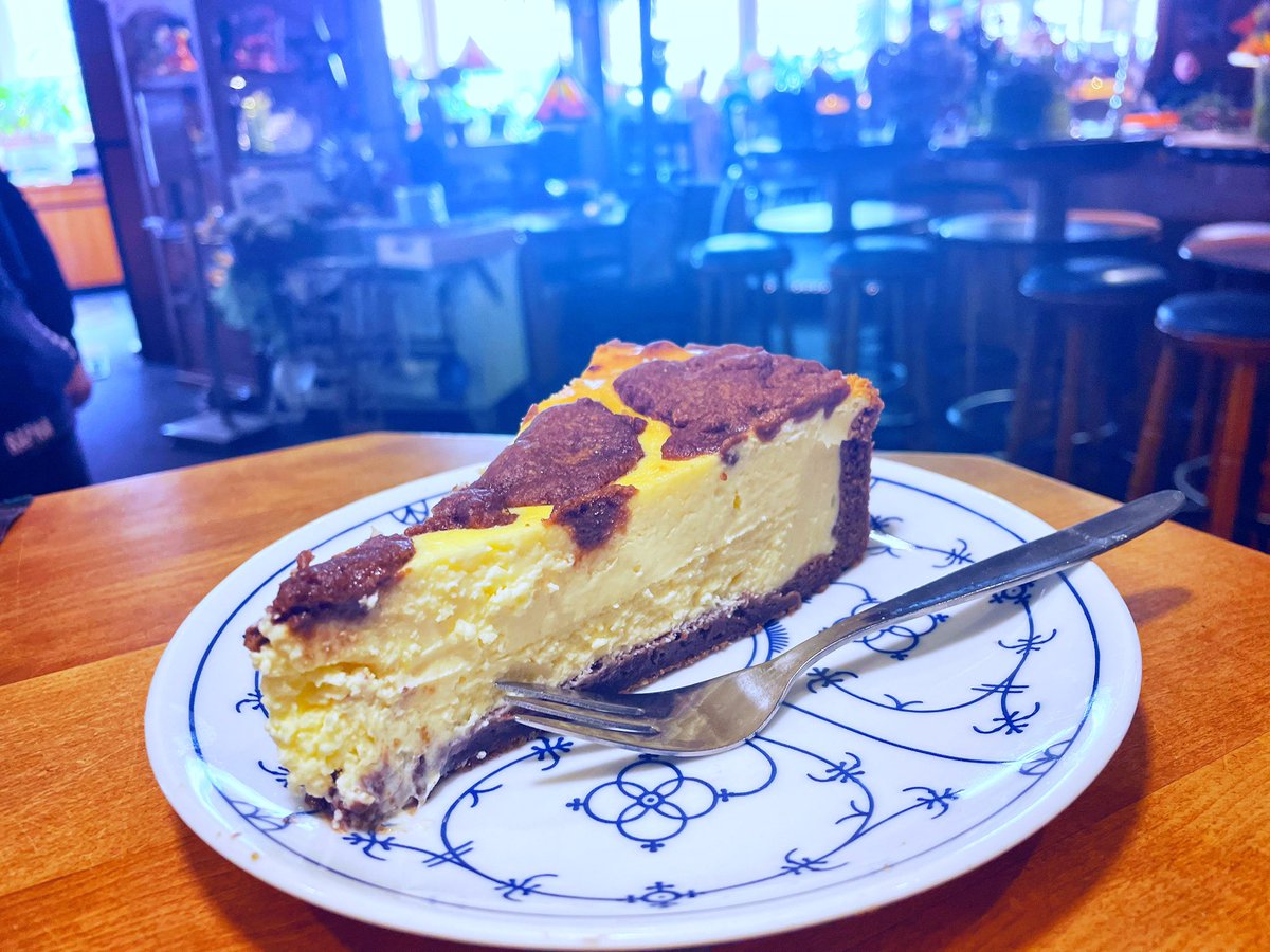 haus_zillertal's tweet photo. Seit langem wieder Schoko-Kรคse-Kuchen ohne Rosinen ๐งก
Und top Wetter: wie letzte Woche bringt etwas Zeit mit und nein, die Sonne ist gleich im Biergarten schon wieder weg und der Biergarten ist noch nicht auf ๐ค๐งก๐๐ปโโ๏ธ
#Wuppertal #Remscheid #Cronenberg #Ronsdorf #hasten #Gelpetal https://t.co/l4fy2o27Fi