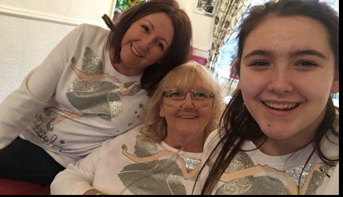 Paula_Whylie's tweet photo. Happy heavenly Mother’s Day to my gorgeous mum 💜 #HappyMothersDay #AlwaysAnAngel https://t.co/Mjv889ohON
