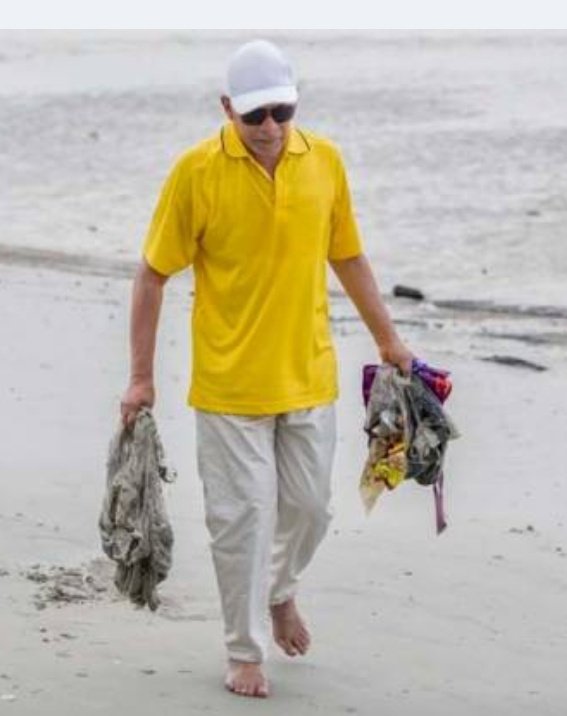 f4kr0ls00d's tweet photo. Dulu ramai perli² brader ni kutip sampah kat pantai. Sekarang pantai diorg penuh sampah tak der sapa nak kutip. https://t.co/yCfErRN142