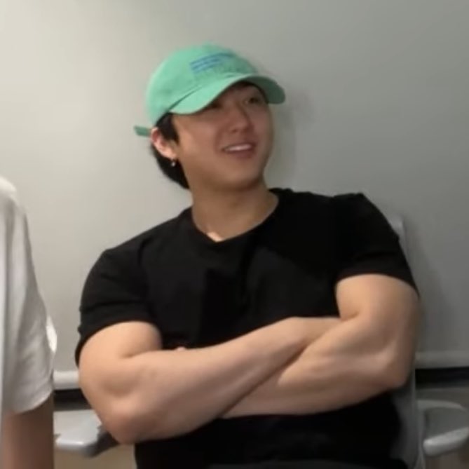 seochangbinpics's tweet photo. that’s okay! everything is fine. https://t.co/Lqp0SXX4vq