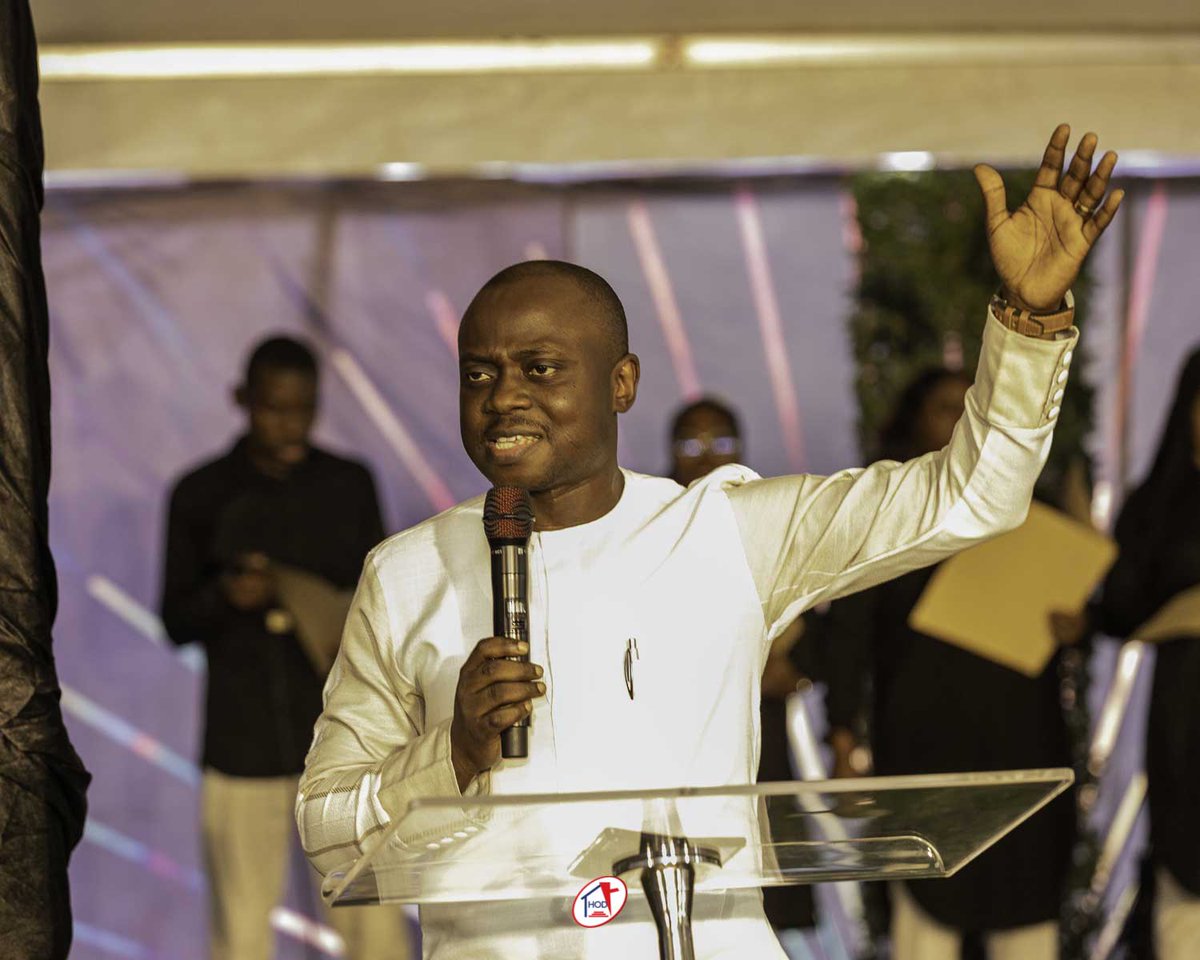 HODChurchNG's tweet image. The atmosphere is filled with voices chanting just one name: Jesus, as Pastor Joshua and The River of Life lead the service hymn.

#HouseholdofDavid #SecondService #TheRestoration