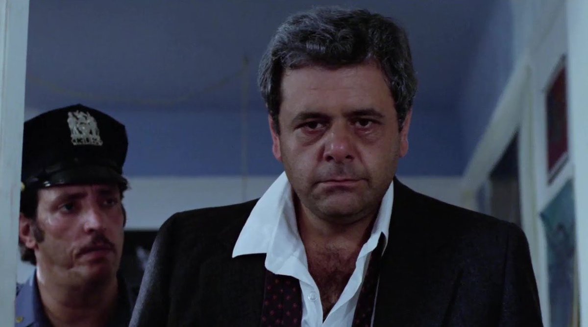 RobertDeglane's tweet photo. Buena película de William Friedkin y bastante controvertida en su momento. Fabuloso Al Pacino de nuevo como policía infiltrado, esta vez a la caza de un asesino en serie. Estupenda puesta en escena y ambientación sordida. Y con Paul Sorvino, que mejora cualquier película. https://t.co/t4cJ7elncd