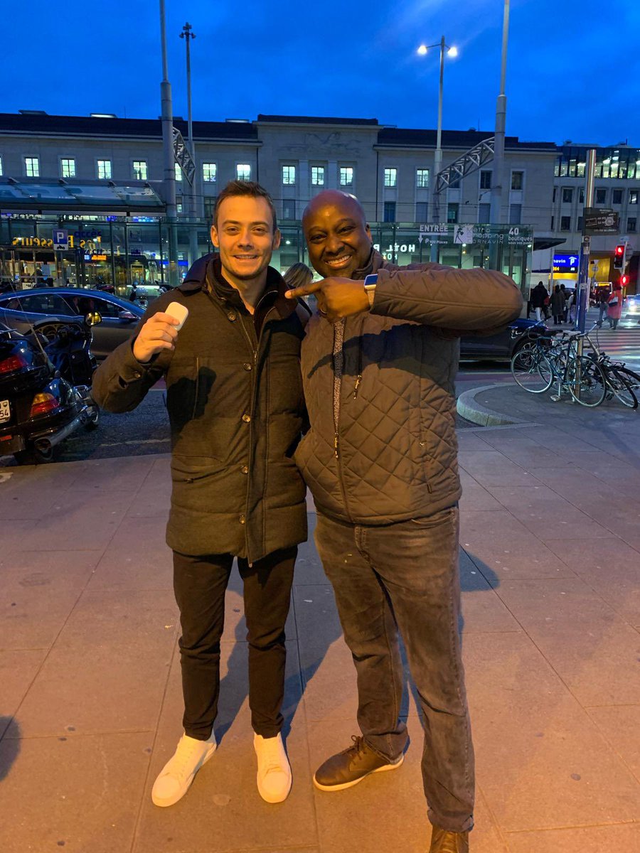 Ladies and gentlemen, the AirPods are back!! Few days ago I received a call from the very kind United staff, saying they found my AirPods and they were looking at the best way to return them. Turns out Chimo, who’s working at United, was flying to Geneva as a total coincidence
